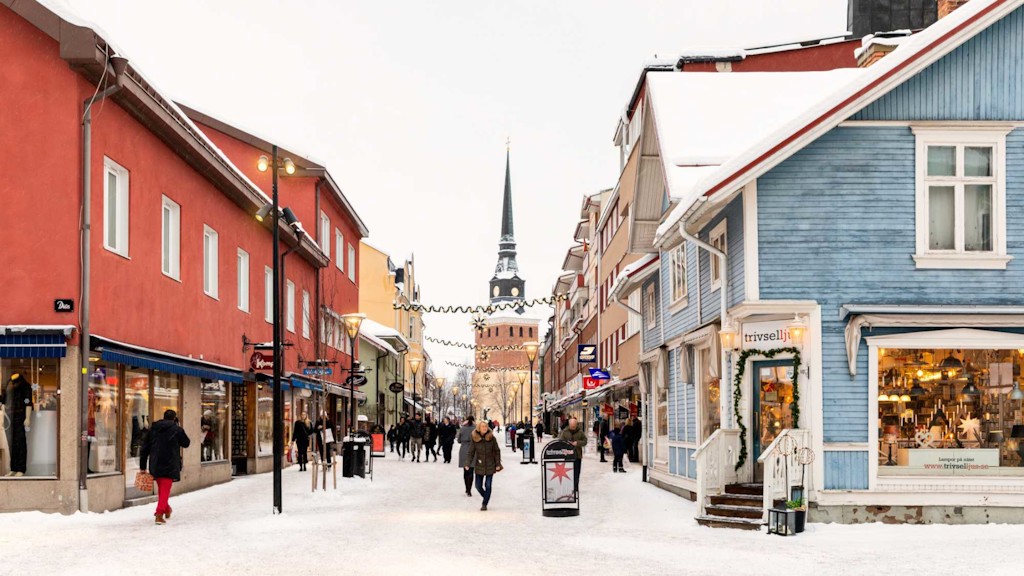 Shopping på Kyrkgatan i Mora